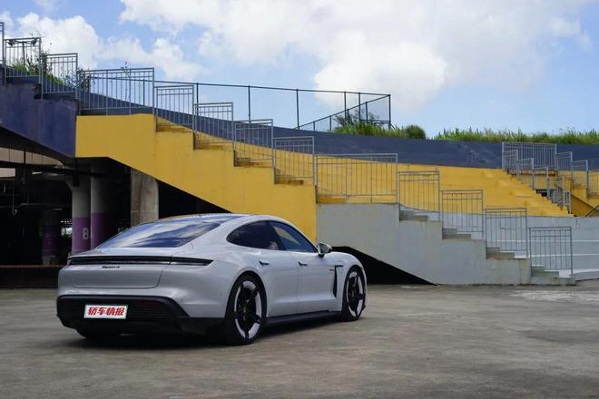 需多言保时捷Taycan 4新葡京娱乐城【路试】强者无(图12) 需多言保时捷Taycan 4新葡京娱乐城【路试】强者无(图12)